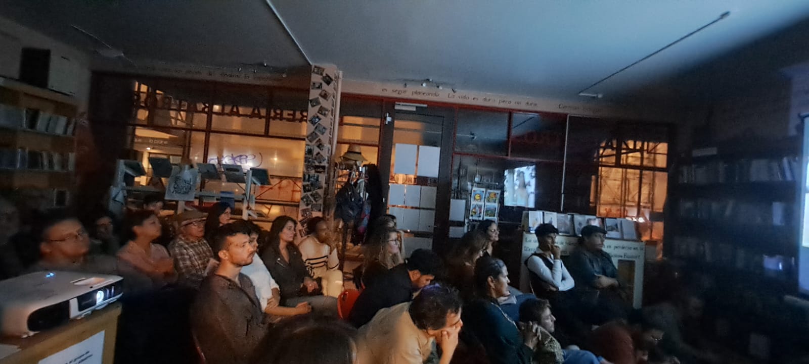 Vue large d’une table ronde lors de l’édition 2024